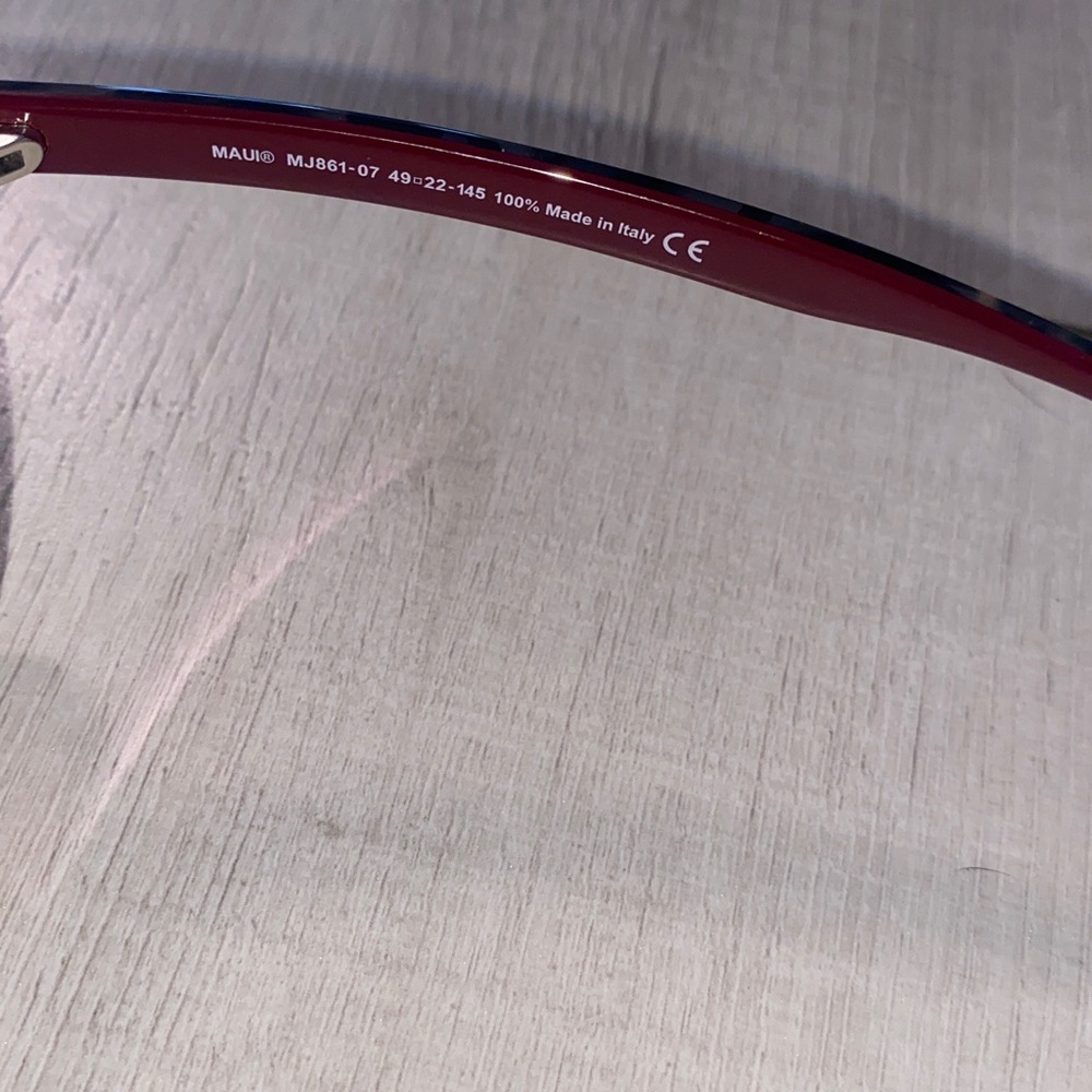 Maui Jim Upside Down Falls Burgundy - Picture 4 of 7